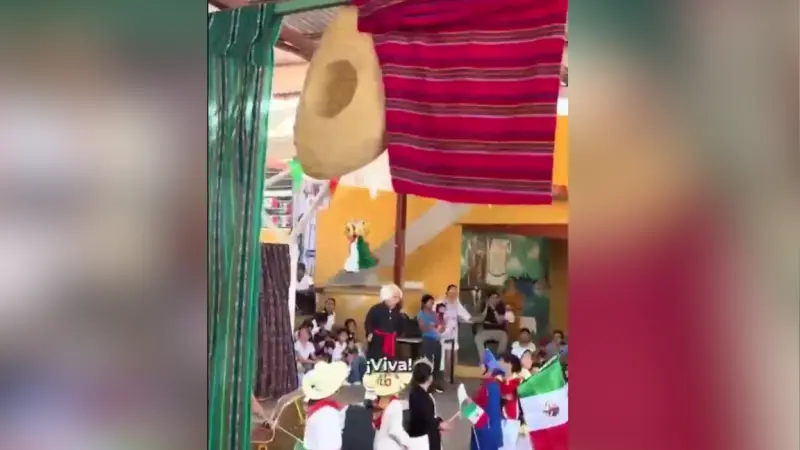 “¡Viva La Rosa de Guadalupe!”: El cómico error de un niño en el festival de Independencia (VIDEO)