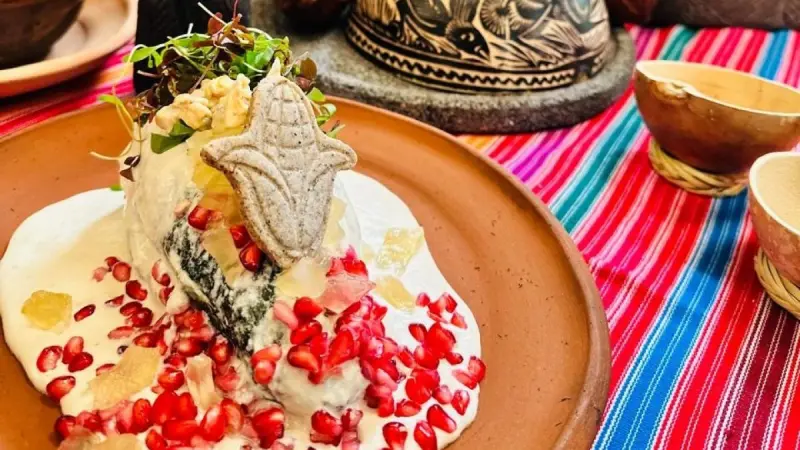 La temporada de chiles en nogada aún no termina: esta versión lleva xoconostle cristalizado