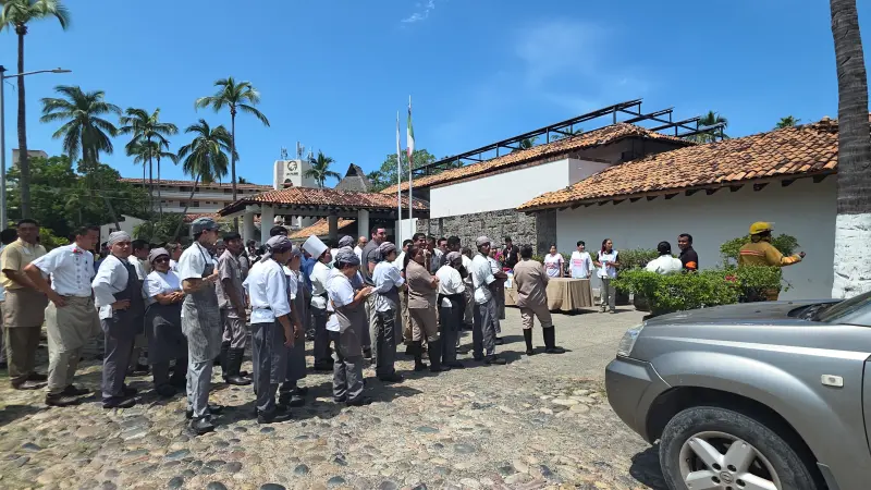 Miles de turistas y locales participan en el Simulacro Nacional en Puerto Vallarta