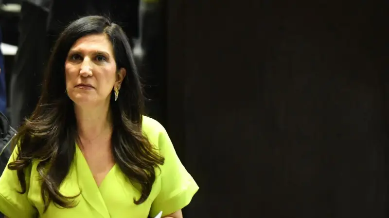 Kenia López cuestiona propuesta de nacionalizar bancos planteada por Víctor Castro