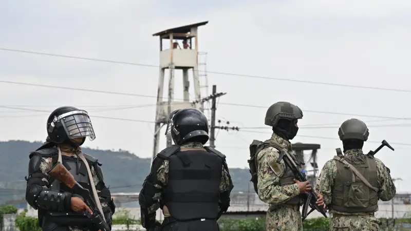 Ecuador declara estado de excepción en ocho provincias por la violencia del narcotráfico