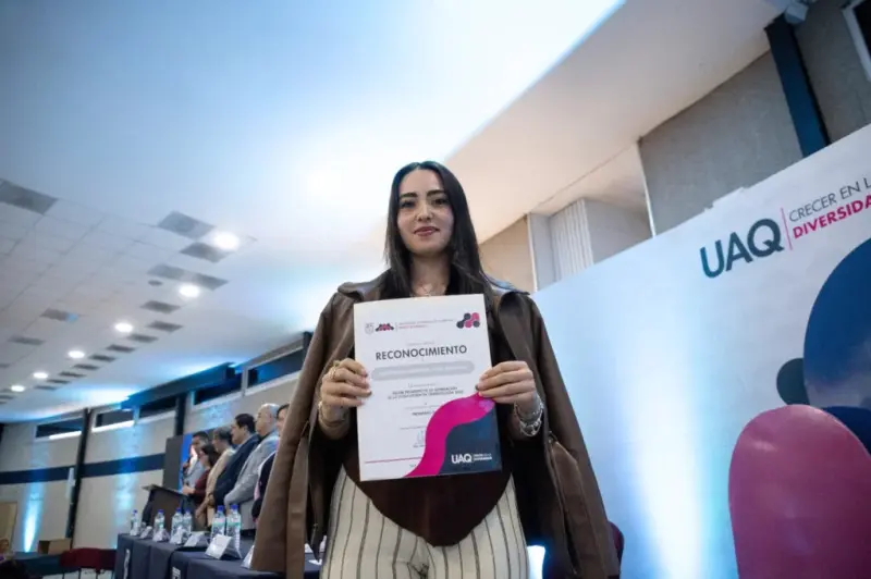UAQ reconoce a 110 estudiantes por su desempeño académico