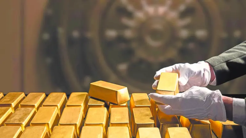 El oro subió por debilidad del dólar y baja del petróleo