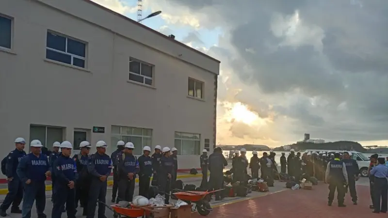 Semar despliega buques y puente marítimo tras impacto del huracán 'Polo' en BCS