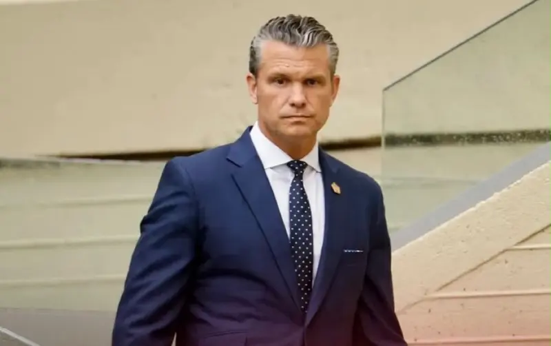 Reportan regreso de Hegseth a Washington en medio de tensión en Oriente Medio