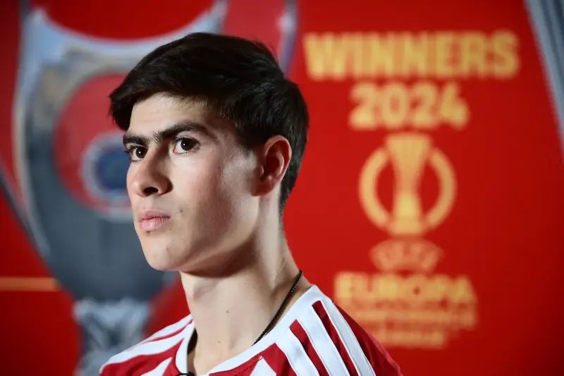 ¿Le perdieron la fe? Olympiacos va por campeón del mundo que le quitaría la titularidad a Hormiga González