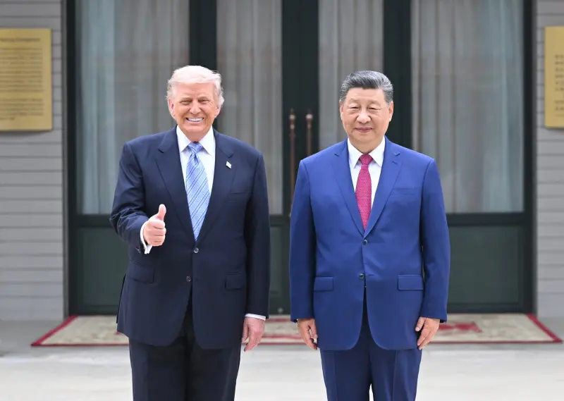 China y Estados Unidos acuerdan crear un canal para gestionar incidentes relacionados con la inteligencia artificial y reforzar la comunicación militar tras la cumbre entre Xi Jinping y Donald Trump