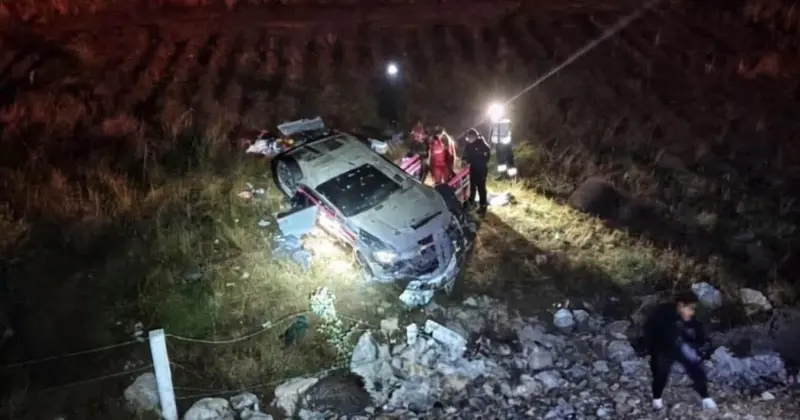 Cae vehículo a barranca; muere menor y 4 lesionados en Cuapiaxtla