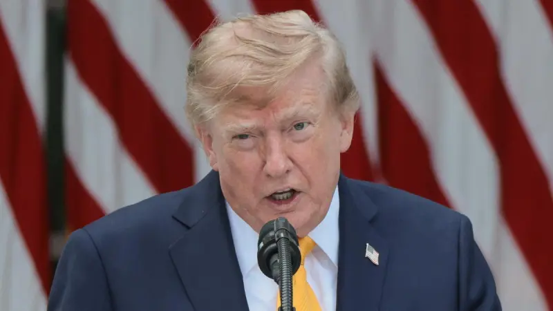 Donald Trump amaga con atacar Irán