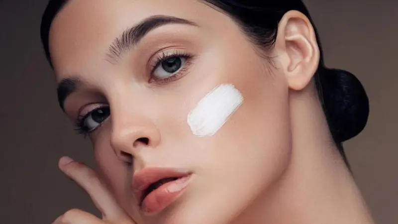 Revelan secretos de la Crema Nivea... ¿en qué casos se debe usar y en cuáles no?