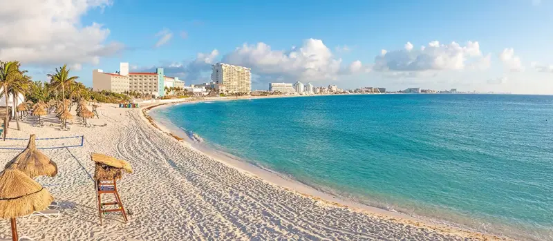 México pierde a los turistas que más gastan y voltea a China