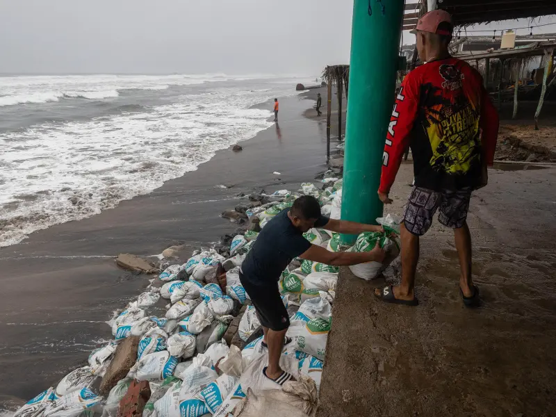 Avanza ‘Rachel’ como huracán categoría 1; activa Semar medidas preventivas