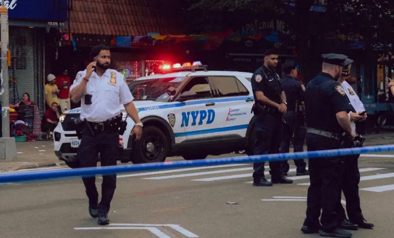 Buscan a sospechoso tras muerte a tiros de adolescente en Queens
