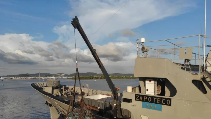 Semar establece puente marítimo para llevar ayuda a damnificados por el huracán Polo