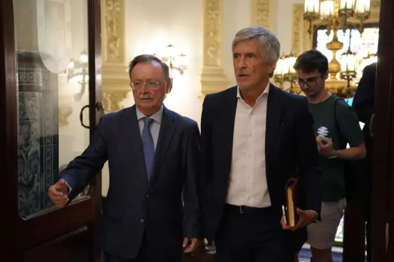 Vivas saca la agenda ante la jueza: acusa a Moncloa de ignorar sus "diez llamadas" antes del caos en Ceuta