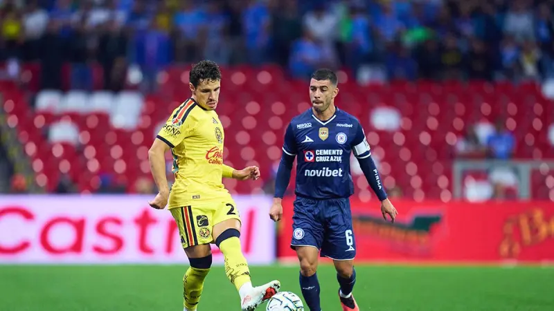 Rafa Márquez y Andrés Guardado vigilan de cerca el Cruz Azul vs América