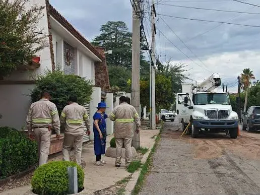 Trabajador de la Comisión Federal de Electricidad sufre una fuerte descarga eléctrica