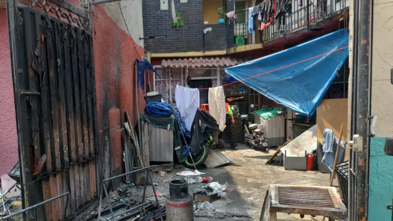 Flamazo por fuga de gas causa alarma en vivienda de Iztapalapa