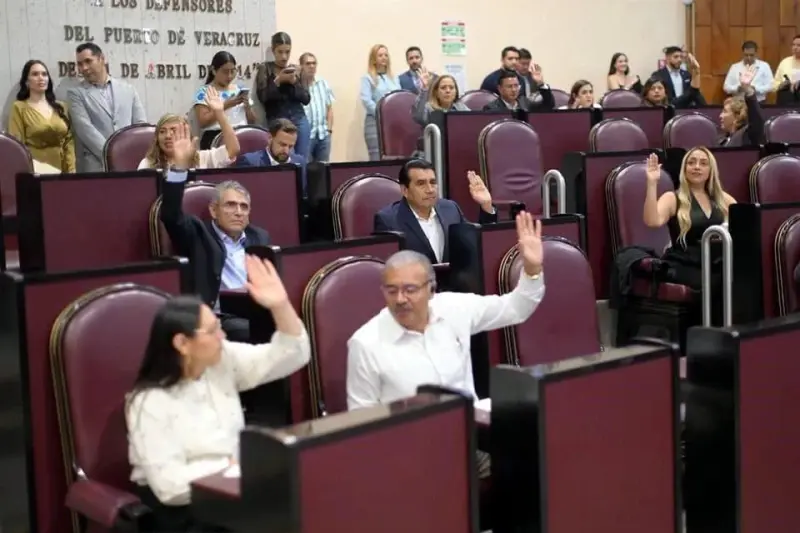 Congreso de Veracruz quita fuero a alcaldes y blinda a Nahle