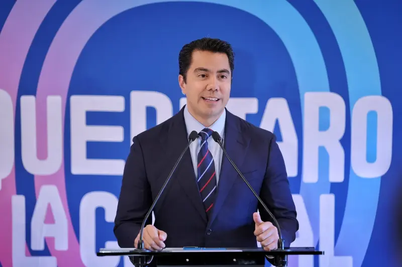 Felifer descarta licencia, tras salida de Nava y dice estar concentrado en gobernar Querétaro