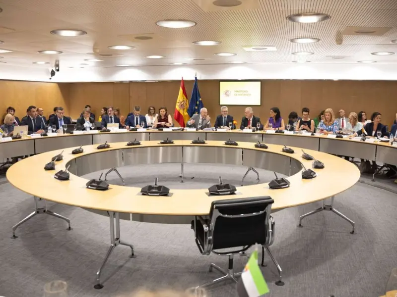 El PP planta cara a Hacienda, pero Ayuso se queda sola con su boicot al Consejo Fiscal