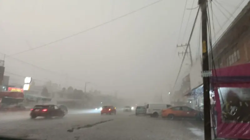Tromba provocó inundaciones y complicaciones viales en zona metropolitana de Puebla
