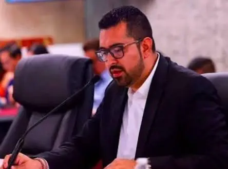 Deja Alejandro Jiménez las filas del PAN y seguirá como regidor de Juárez