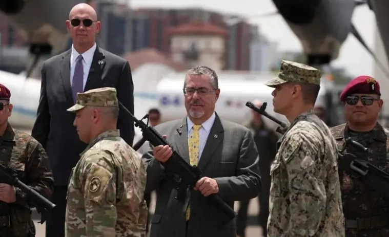Recibe Guatemala primeras armas de EU tras fin de embargo