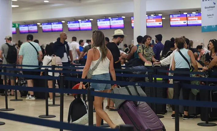 Más caro entrar a México: abogados cuestionan nuevo cobro al turista