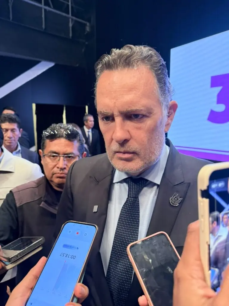 Kuri pide ir más allá de los celulares y regular redes sociales para menores