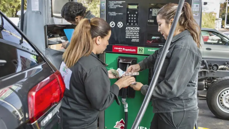 Pemex agudiza su presión financiera tras acumular pérdidas por 10,541 mdp al contener los precios del combustible