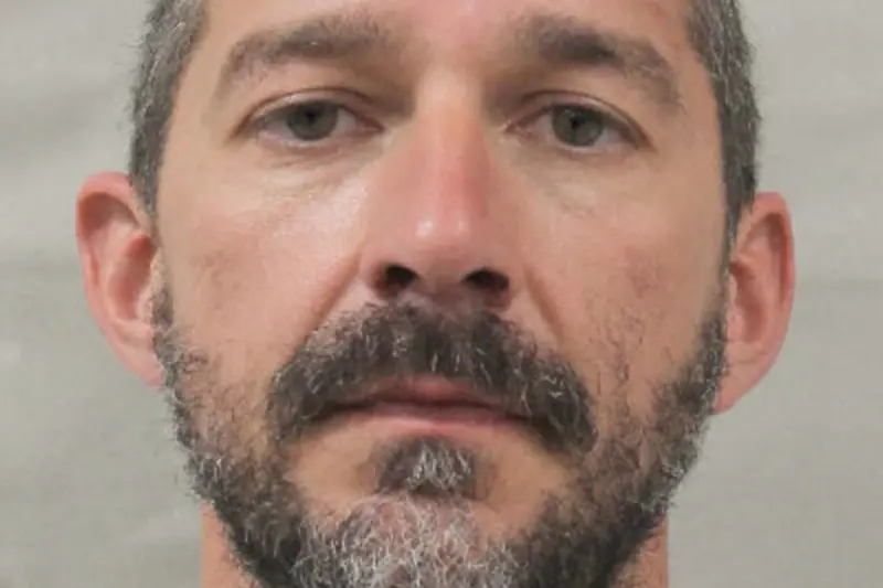 Shia LaBeouf, sobre las superproducciones de Hollywood: "Te dan el dinero, vienen al set, te meten un dedo por el culo y te persiguen durante cinco meses"