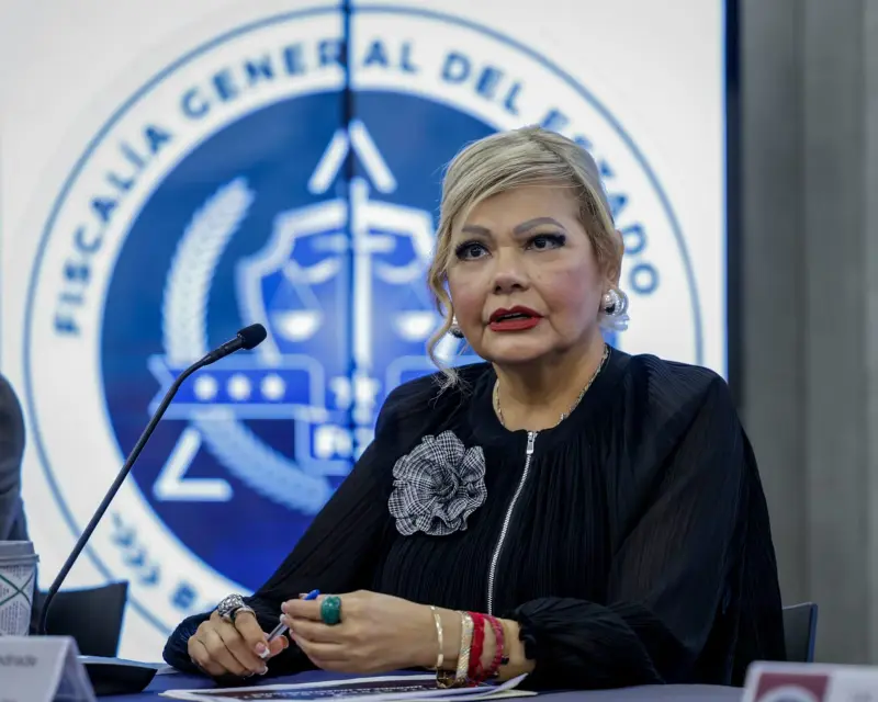 Buscan por feminicidio en tentativa a agente estatal que baleó casa de su expareja