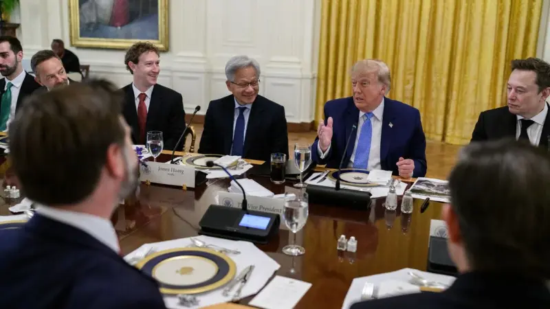 Líderes de la IA prometen autorregularse tras reunión con Trump