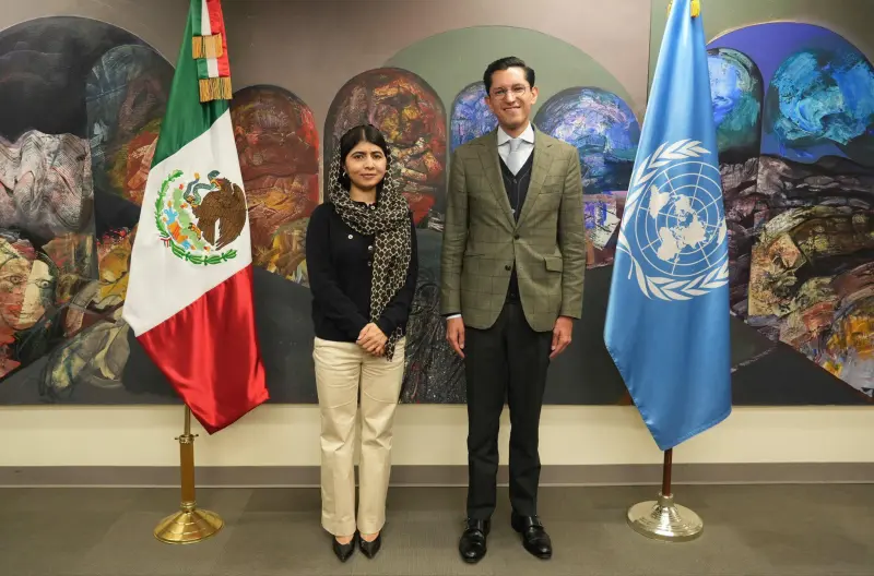 Raúl Velasco se reúne con Malala Yousafzai en Nueva York durante Asamblea de la ONU