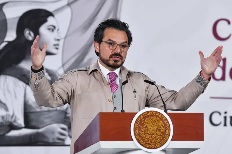 Zoé Robledo, director del IMSS, pide perdón a padres de bebés fallecidos en hospital de Durango