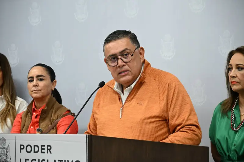 Respalda Armando Rivera iniciativa de pirotecnia fría para proteger a sectores vulnerables y animales de compañía en Querétaro