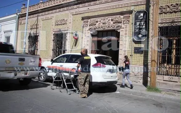 Hospitalizan a dos hombres por intoxicación alcohólica en hotel del Centro