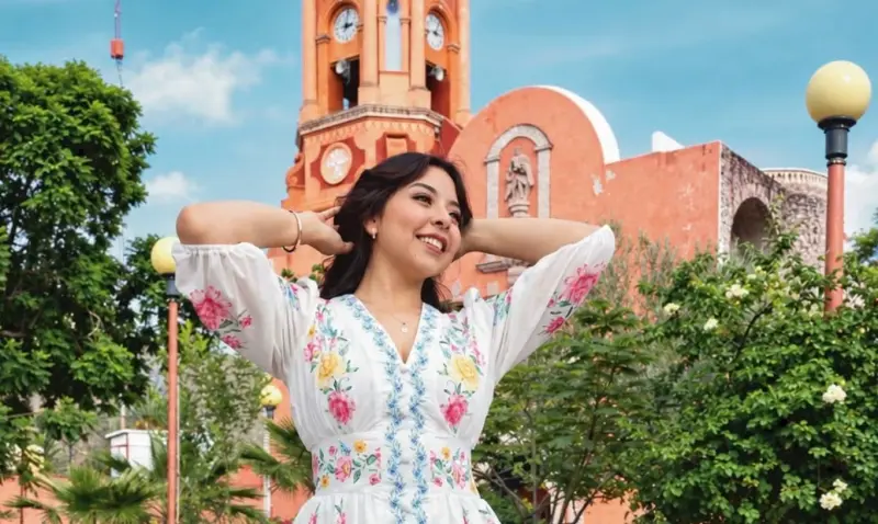 Estreyita Yatzin reina Fiestas Patrias