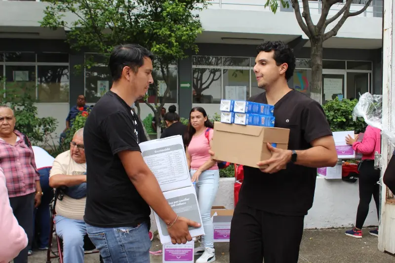 Entrega DIF Tlajomulco apoyos alimentarios en Zona Valle