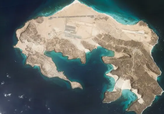 Toman hutíes isla estratégica para el transporte de crudo