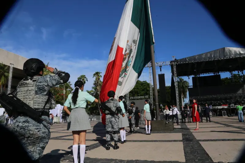 Izan bandera en Palacio de Gobierno por el 216 aniversario del Grito de Independencia