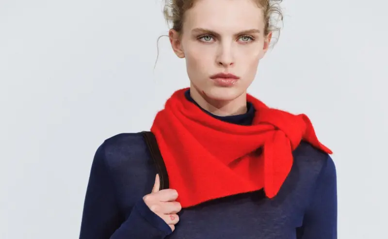 La bandana 100% cashmere de Zara que demuestra que los pequeños detalles importan
