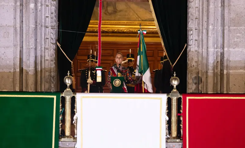 Tres Heroínas Insurgentes Salen del Baúl Patronas y Patrones de la Capital Mexicana Se Autoexilia Aleks Syntek, a Inglaterra Jorge Herrera Valenzuela Terminaron las Fiestas Patrias. La ceremonia del Grito, la calificaron de desangelada. La pareja presiden