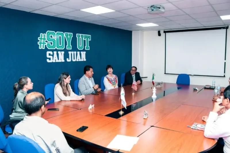 UT San Juan fortalece la enseñanza del idioma inglés con Peace Corps