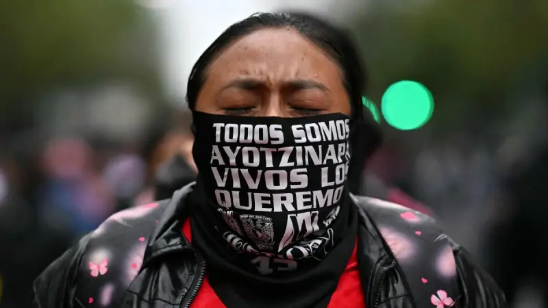 Sheinbaum pide a EU retirar el asilo a implicado en el caso de los 43 de Ayotzinapa