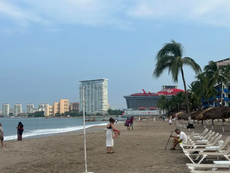 Mantienen abierto el puerto de Vallarta pese al cierre de 6 al sur del país