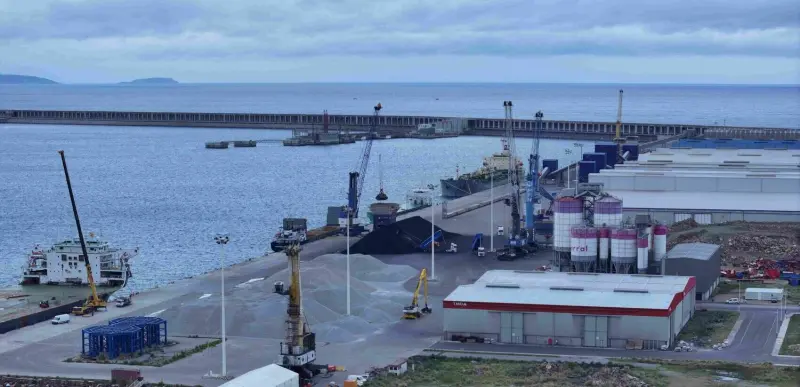 La licitación de Coruña Marítima y los acuerdos con Repsol y Exolum, las claves del puerto de A Coruña
