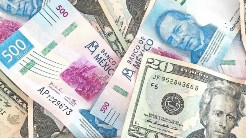Peso mexicano retrocede frente al dólar por cautela sobre la guerra en Oriente Medio