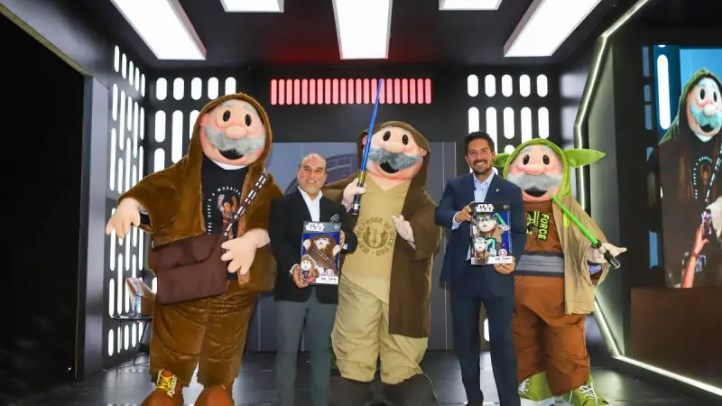 ¡La Fuerza llegó a Farmacias Similares! Dr. Simi estrena peluches de Yoda y Chewbacca